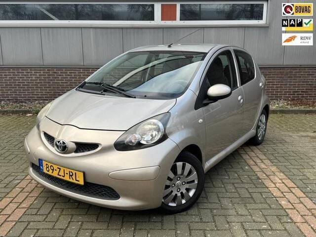 Beige Gebruikt 2008 Toyota Aygo Hatchback | € 3.850 (Iets duurder) - Afbeelding 1/4