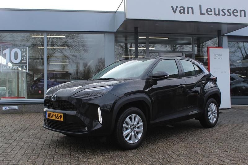 Zwart Occasion 2026 Toyota Yaris Cross SUV | € 26.400 (Super prijs) - Afbeelding 1/4