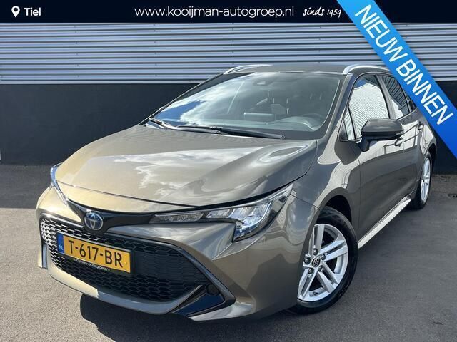 Groen, metallic lak Gebruikt 2023 Toyota Corolla Active Stationwagen | € 25.900 (Eerlijke prijs) - Afbeelding 1/4