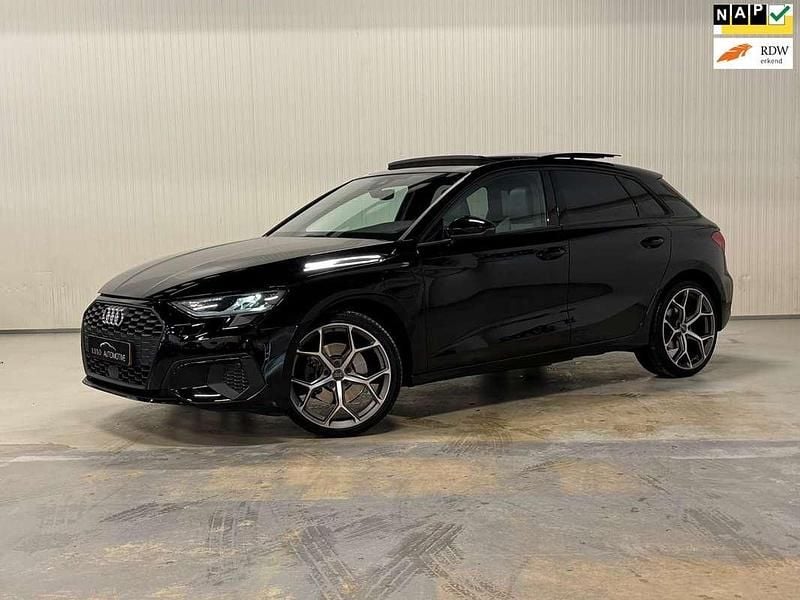 Zwart Gebruikt 2021 Audi A3 Sportback e-tron S-Line Sedan | € 29.900 (Eerlijke prijs) - Afbeelding 1/4