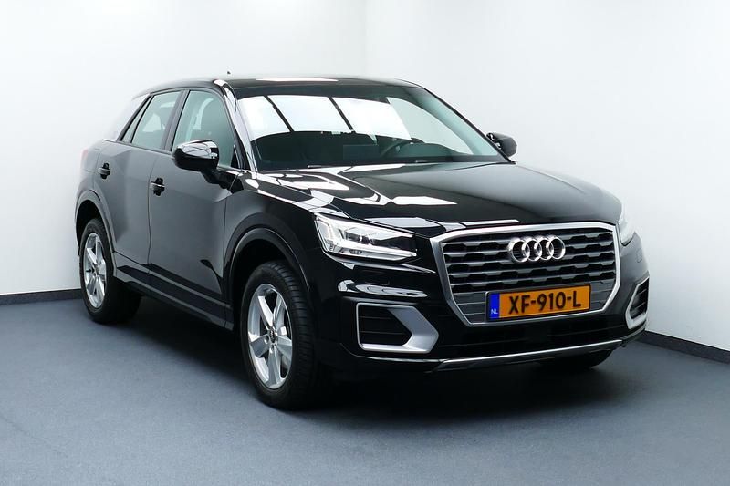 Zwart Gebruikt 2018 Audi Q2 Design SUV | € 23.244 (Eerlijke prijs) - Afbeelding 1/4