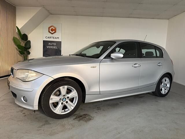 Grijs Occasion 2006 BMW 118 Hatchback | € 3.950 (Eerlijke prijs) - Afbeelding 1/4
