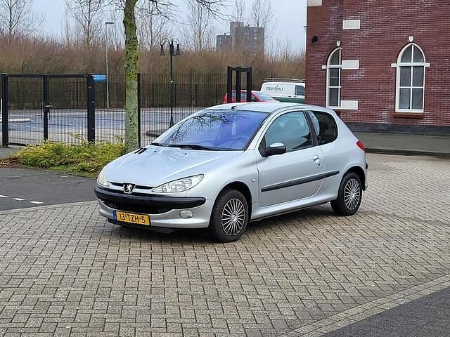 Occasion Peugeot 206 60 PK (44 kW) 2004 Grijs Hatchback