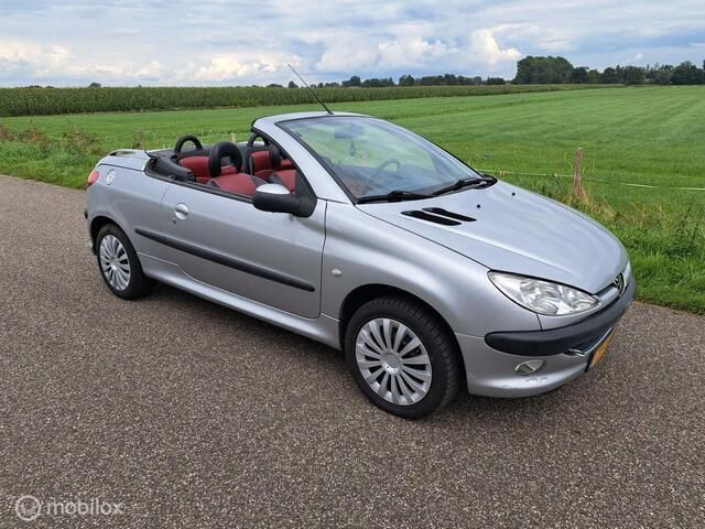 Grijs Gebruikt 2001 Peugeot 206 CC Cabriolet | € 999 (Goede deal) - Afbeelding 1/4