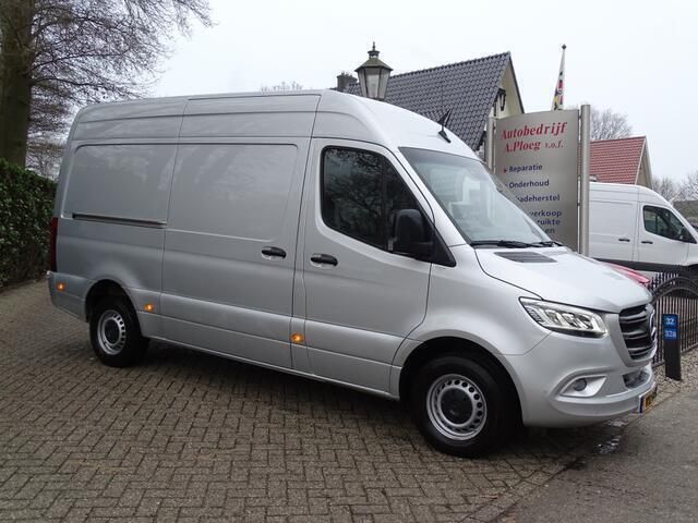 Grijs Gebruikt 2023 Mercedes Sprinter Van | € 48.950 (Goede deal) - Afbeelding 1/4