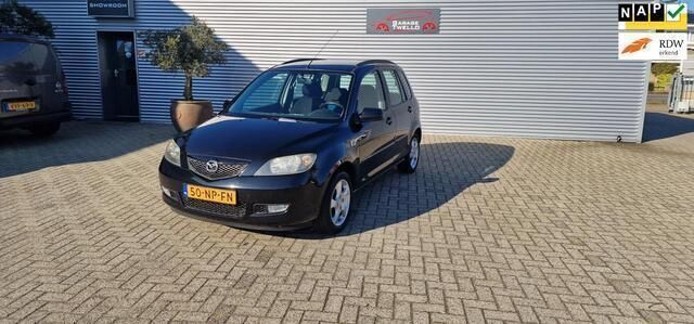 Zwart Gebruikt 2004 Mazda 2 Touring MPV | € 2.100 (Eerlijke prijs) - Afbeelding 1/4