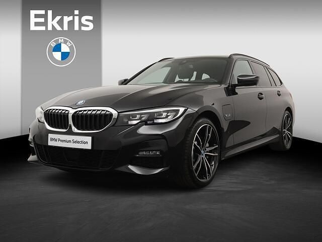 Zwart Occasion 2022 BMW 330 M Sport Stationwagen | € 34.900 (Eerlijke prijs) - Afbeelding 1/4