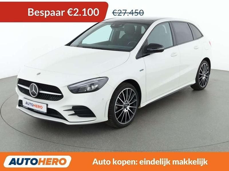 Wit Occasion 2020 Mercedes B250e AMG line MPV | € 25.549 (Goede deal) - Afbeelding 1/3