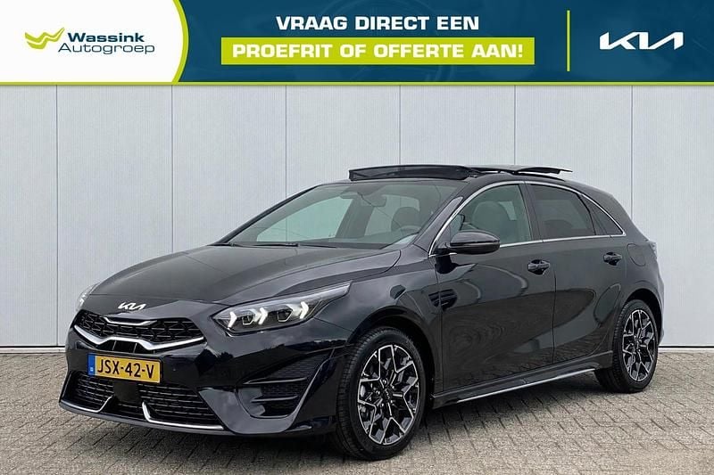 Zwart Nieuw 2026 Kia Ceed GT Hatchback | € 36.980 (Eerlijke prijs) - Afbeelding 1/4