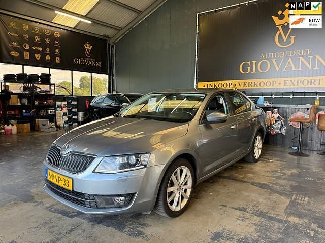 Grijs, metallic lak Gebruikt 2013 Skoda Octavia Business Line Hatchback | € 7.950 (Eerlijke prijs) - Afbeelding 1/4
