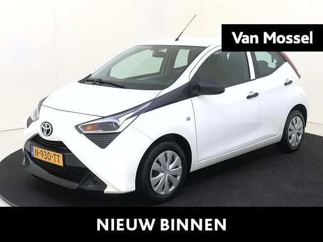 Wit Gebruikt 2022 Toyota Aygo Hatchback | € 12.440 (Super prijs) - Afbeelding 1/4