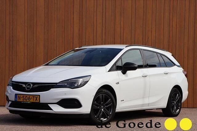 Wit, metallic lak Gebruikt 2022 Opel Astra Design & Tech Stationwagen | € 14.440 (Eerlijke prijs) - Afbeelding 1/4