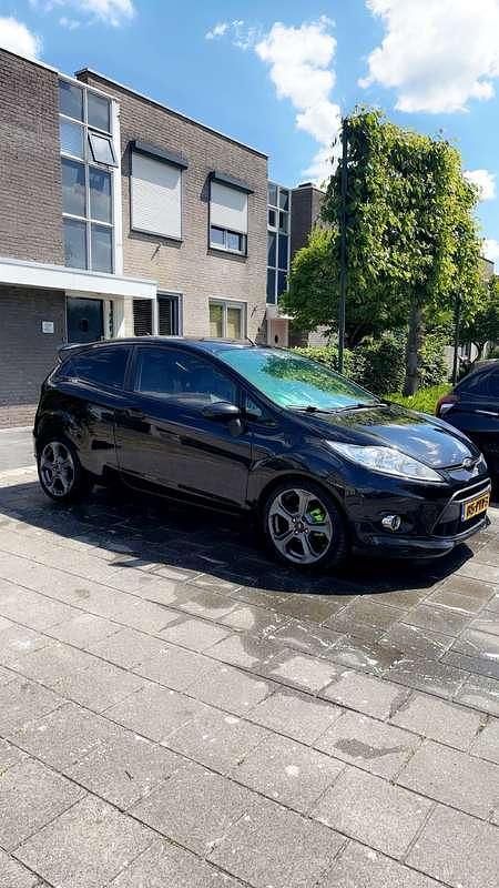 Zwart Gebruikt 2011 Ford Fiesta Sport Hatchback | € 3.950 (Goede deal) - Afbeelding 1/4
