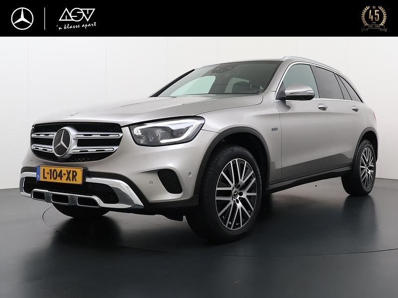 Grijs Occasion 2021 Mercedes GLC300 Business SUV | € 43.440 (Eerlijke prijs) - Afbeelding 1/4