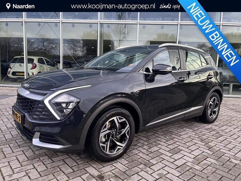 Zwart Gebruikt 2024 Kia Sportage Comfort SUV | € 34.900 (Eerlijke prijs) - Afbeelding 1/4