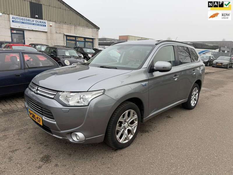 Grijs Gebruikt 2013 Mitsubishi Outlander P-HEV Instyle SUV | € 7.999 (Eerlijke prijs) - Afbeelding 1/4