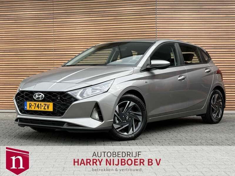 Grijs Gebruikt 2023 Hyundai i20 Comfort Hatchback | € 19.300 (Eerlijke prijs) - Afbeelding 1/4