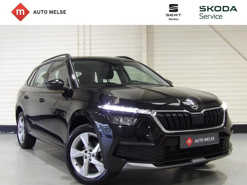 Zwart (metallic) Gebruikt 2022 Skoda Kamiq Ambition SUV | € 19.950 (Eerlijke prijs) - Afbeelding 1/4