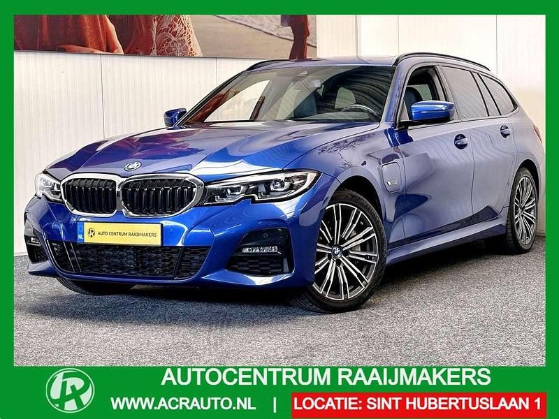 Blauw Occasion 2022 BMW 330e Executive Stationwagen | € 32.935 (Super prijs) - Afbeelding 1/4