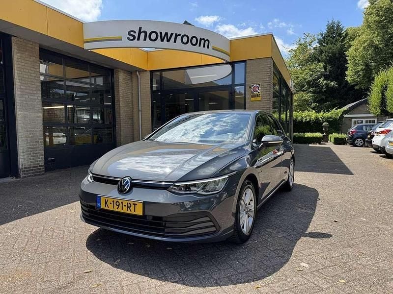 Grijs Gebruikt 2021 VW Golf VIII Life Hatchback | € 21.495 (Eerlijke prijs) - Afbeelding 1/4