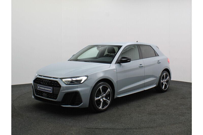 Grijs Nieuw 2025 Audi A1 Sportback Ambiente Hatchback | € 34.227 (Super prijs) - Afbeelding 1/4