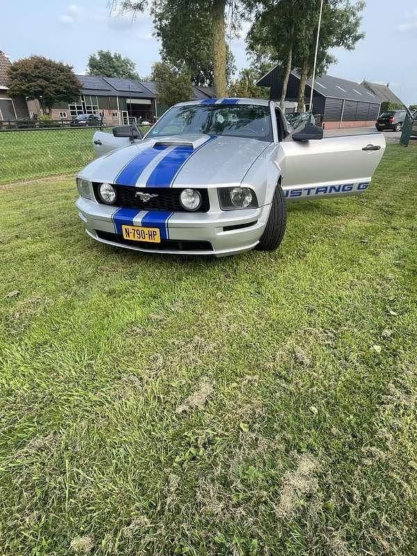 Grijs Gebruikt 2006 Ford Mustang GT Coupé | € 14.000 - Afbeelding 1/4
