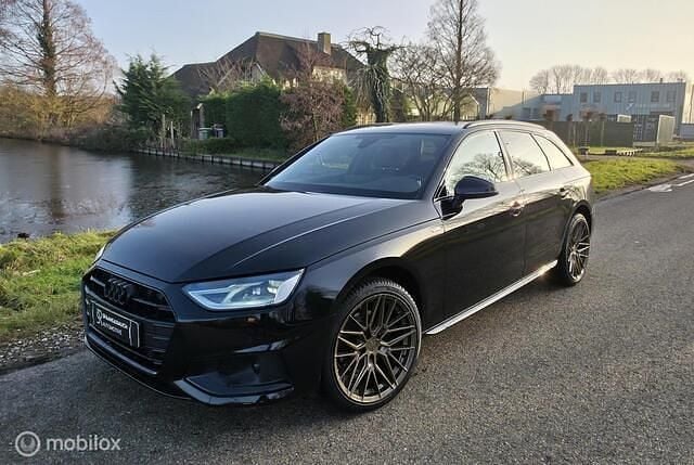Zwart Occasion 2021 Audi A4 S-Line Stationwagen | € 28.995 (Super prijs) - Afbeelding 1/4