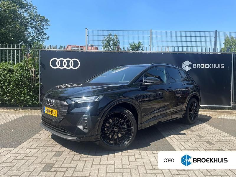 Zwart Gebruikt 2025 Audi Q4 e-tron Advanced SUV | € 52.395 (Eerlijke prijs) - Afbeelding 1/4