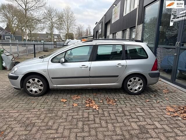 Grijs (metallic) Occasion 2003 Peugeot 307 Stationwagen | € 600 (Goede deal) - Afbeelding 1/4