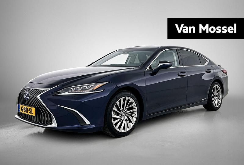 Blauw Gebruikt 2019 Lexus ES300H President Line Sedan | € 34.900 (Eerlijke prijs) - Afbeelding 1/4