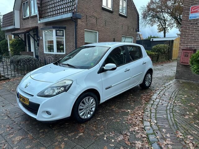 Wit Gebruikt 2011 Renault Clio II Collection Hatchback | € 3.499 (Eerlijke prijs) - Afbeelding 1/4