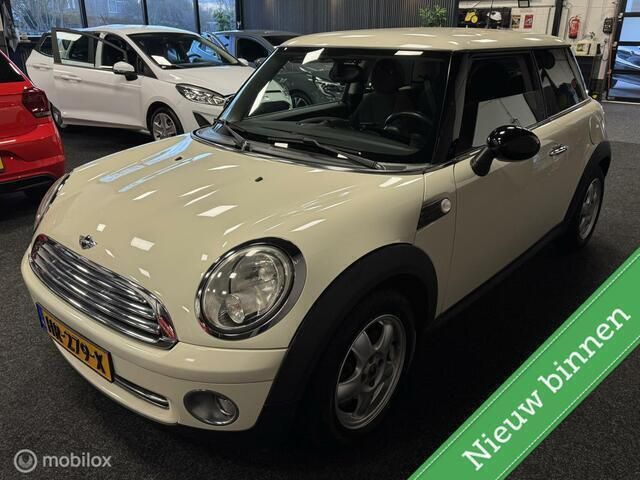 Wit Gebruikt 2007 Mini ONE Hatchback | € 2.949 (Eerlijke prijs) - Afbeelding 1/4