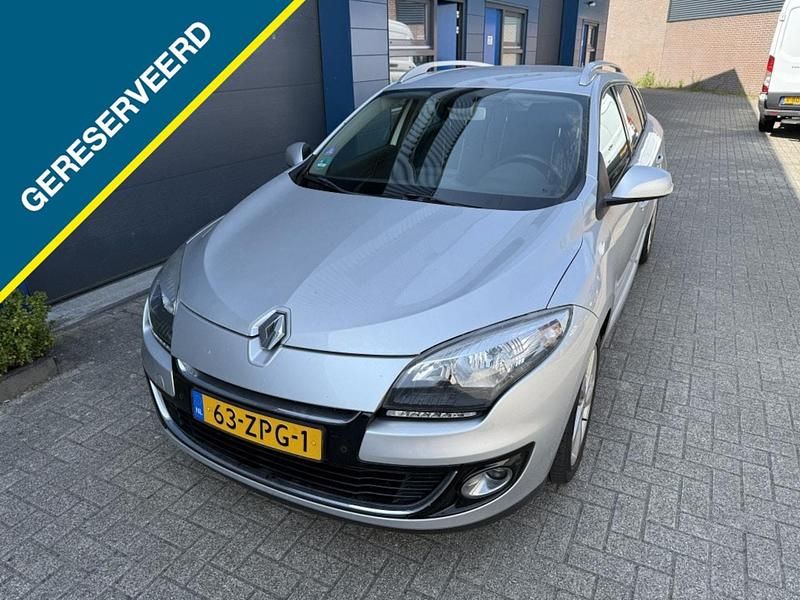 Grijs (metallic) Occasion 2013 Renault Mégane GrandTour Collection Stationwagen | € 2.995 (Eerlijke prijs) - Afbeelding 1/4