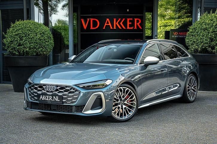 Blauw, metallic lak Gebruikt 2025 Audi S5 Exclusive Stationwagen | € 109.880 - Afbeelding 1/4