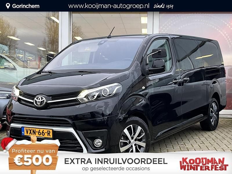 Diamond black metallic (zwart metallic) Gebruikt 2023 Toyota Proace Verso Stationwagen | € 37.900 (Eerlijke prijs) - Afbeelding 1/4