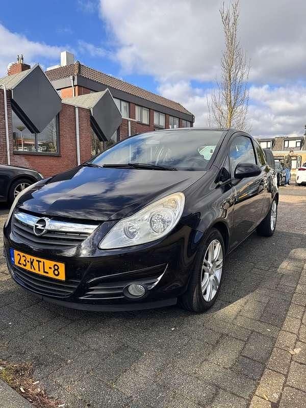 Zwart Gebruikt 2010 Opel Corsa Enjoy MPV | € 2.000 (Goede deal) - Afbeelding 1/4