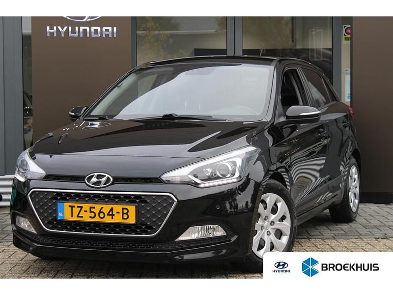Zwart Gebruikt 2016 Hyundai i20 Comfort Hatchback | € 10.395 (Eerlijke prijs) - Afbeelding 1/4