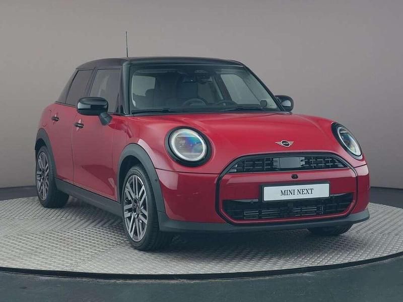 Nieuw Mini Cooper Classic 114 kW (156 PK) 2025 Rood Hatchback