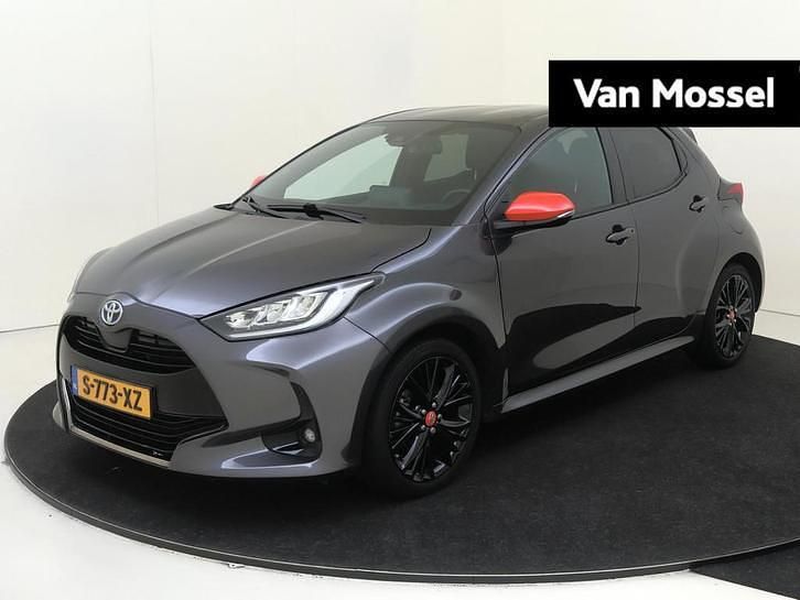 Occasion Toyota Yaris Executive 116 PK (85 kW) 2022 Grijs Hatchback