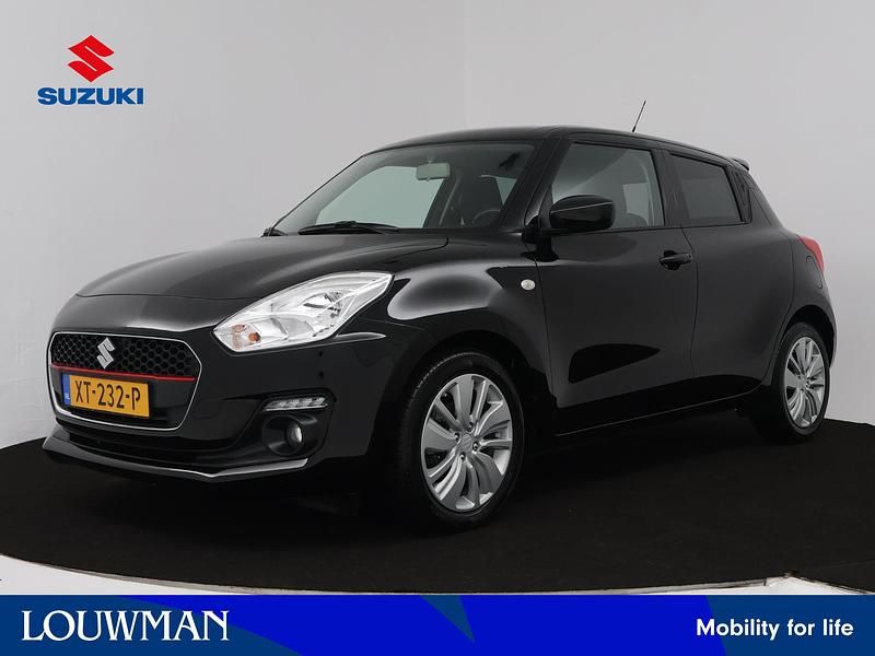 Zwart metallic Gebruikt 2019 Suzuki Swift Hatchback | € 14.745 (Eerlijke prijs) - Afbeelding 1/3