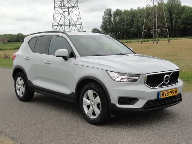 Grijs Gebruikt 2020 Volvo XC40 Inscription SUV | € 19.495 (Eerlijke prijs) - Afbeelding 1/4