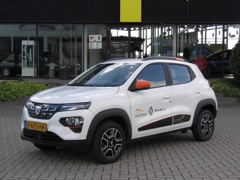 Wit Gebruikt 2022 Dacia Spring Comfort Plus Hatchback | € 14.945 (Duur) - Afbeelding 1/4