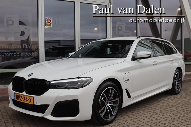 Wit Gebruikt 2021 BMW 530e M Sport Stationwagen | € 35.335 (Goede deal) - Afbeelding 1/4