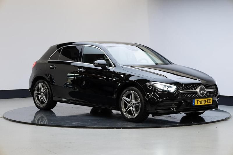 Zwart Gebruikt 2020 Mercedes A250 Hatchback | € 25.445 (Eerlijke prijs) - Afbeelding 1/4