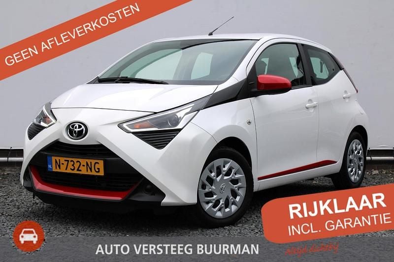 Wit Gebruikt 2022 Toyota Aygo X-play Hatchback | € 15.950 (Super prijs) - Afbeelding 1/4