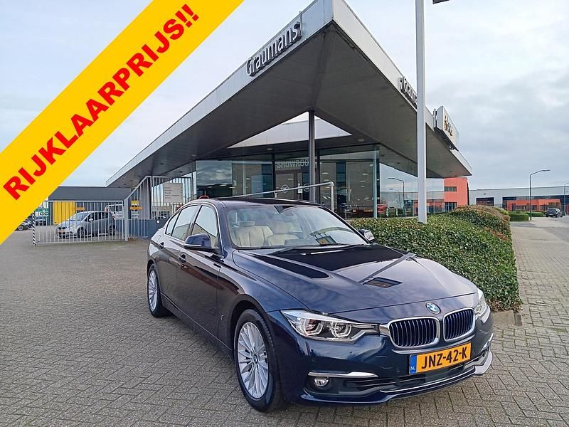 Blauw Gebruikt 2016 BMW 330 Luxury Line Sedan | € 19.950 (Super prijs) - Afbeelding 1/4
