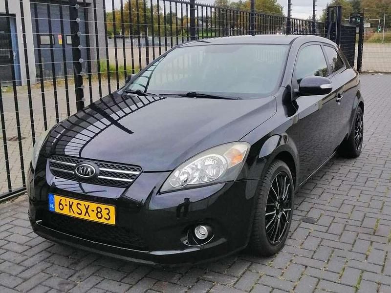 Zwart Gebruikt 2011 Kia Ceed Hatchback | € 3.999 (Goede deal) - Afbeelding 1/4
