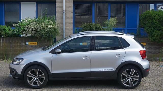 Grijs Gebruikt 2011 VW Polo Cross Hatchback | € 6.950 (Eerlijke prijs) - Afbeelding 1/4