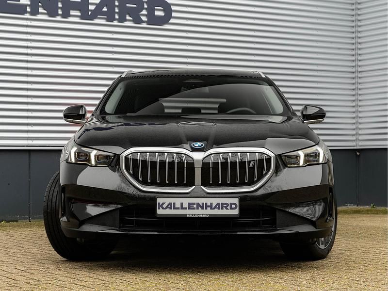 Occasion BMW i5 250 kW (341 PK) 2025 Zwart Stationwagen