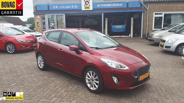 Rood (metallic) Gebruikt 2019 Ford Fiesta Titanium Hatchback | € 9.250 (Iets duurder) - Afbeelding 1/4